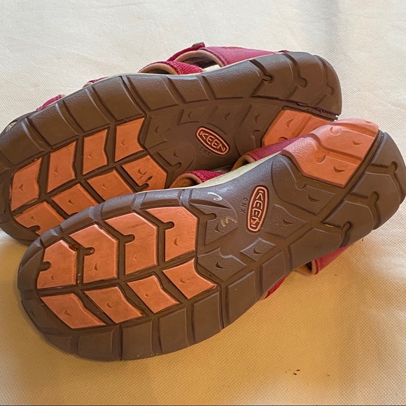 Keen Pink Waterproof Sandals Sz 5 Big Girls - Picture 4 of 7